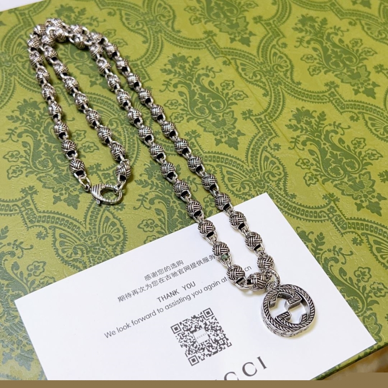 G*u*i necklaces